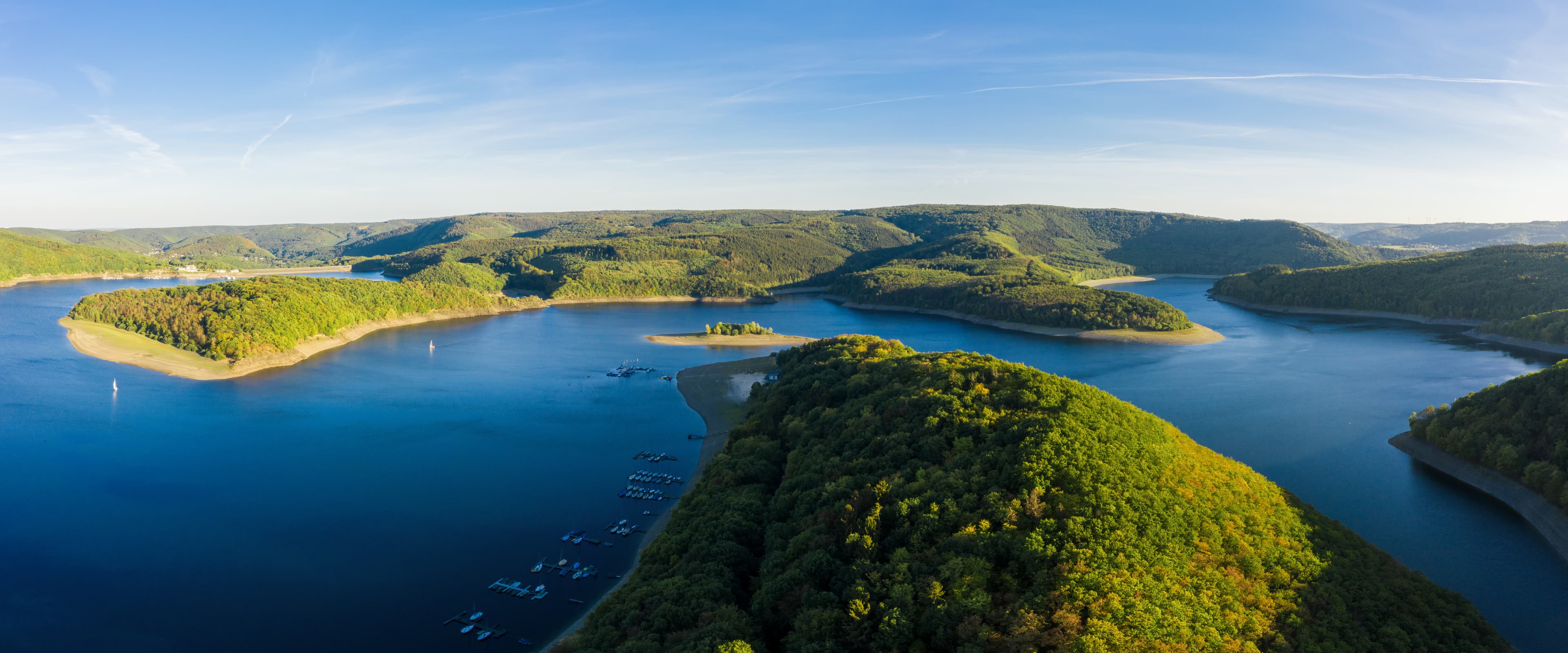 Rursee – Einer der größten Stauseen der Eifel – ideal zum Wandern, Baden und Entspannen.